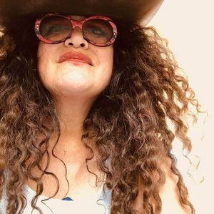 Meet your Posher, Sandy